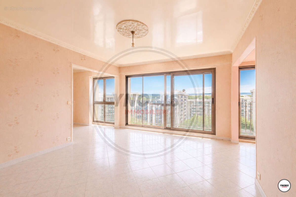 Appartement à LES MUREAUX