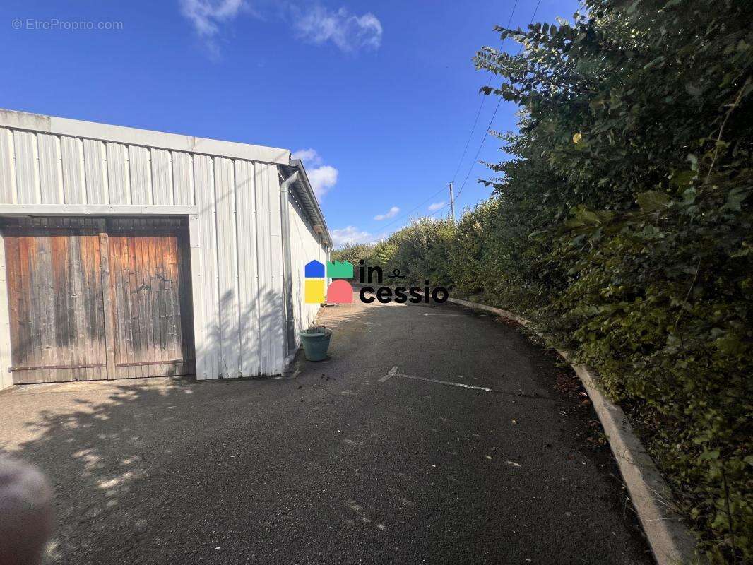 Belle opportunité : Superbe surface commerciale au coeur de la - photo 14