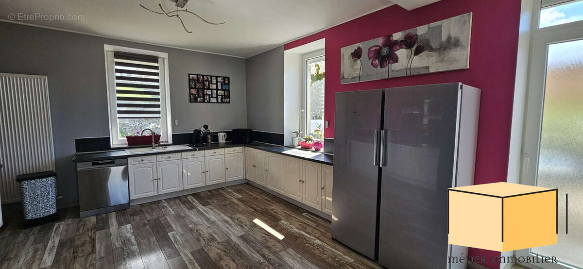 Maison 164 m² à Champagne-En-Valromey  - photo 8