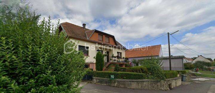 Grande maison familiale avec 2 logements, dépendances, hangar et box chevaux – Epping - photo 4