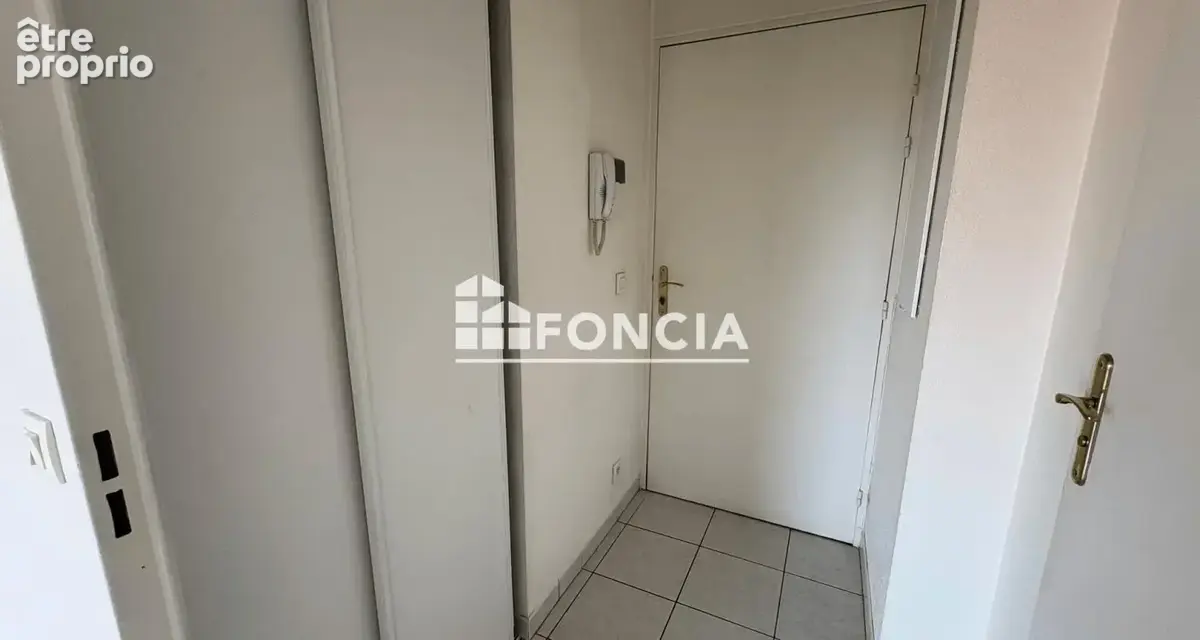 Proche RER - 2 pièces avec balcon et parking - photo 9