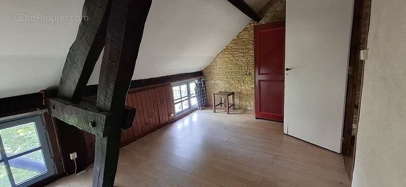 Maison à LA CHAPELLE-AUBAREIL