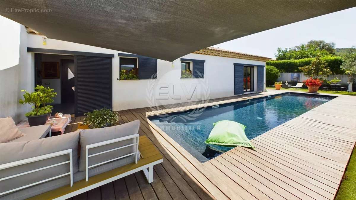 Maison à PLAN-DE-LA-TOUR