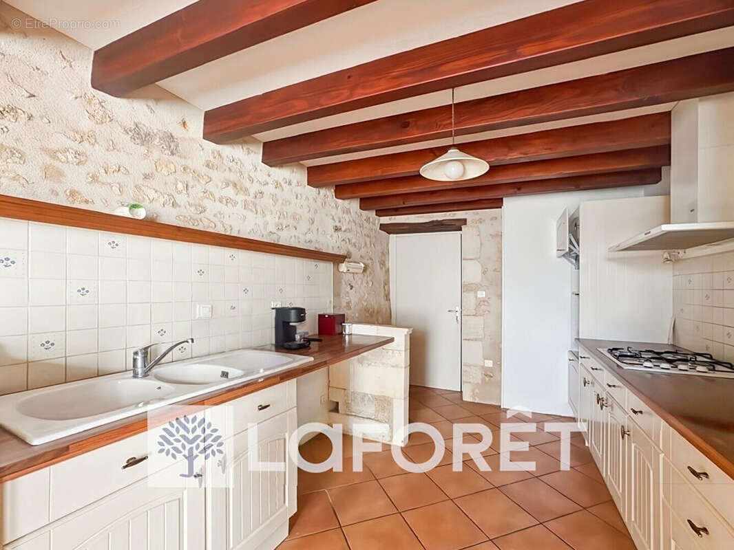 Maison à SAINT-GENIS-DE-SAINTONGE