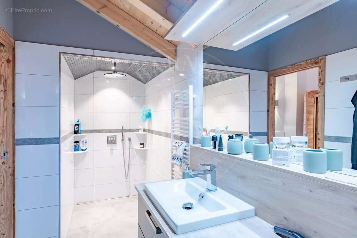 Maison à LES ALLUES