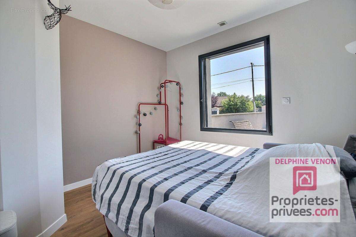 Exclusivité - Maison récente de 155 m² avec climatisation réversible sur un terrain de 1265 m² à Saint Martin d'Abbat - photo 7