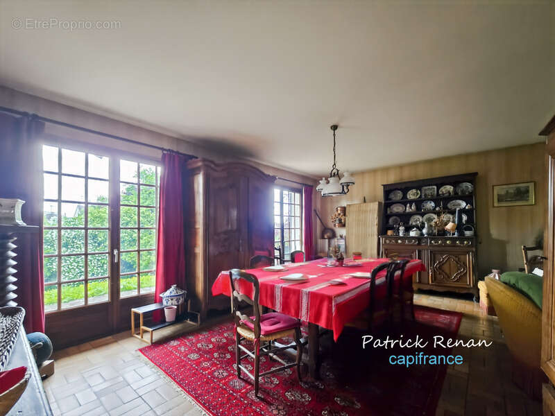Maison à LES CLAYES-SOUS-BOIS