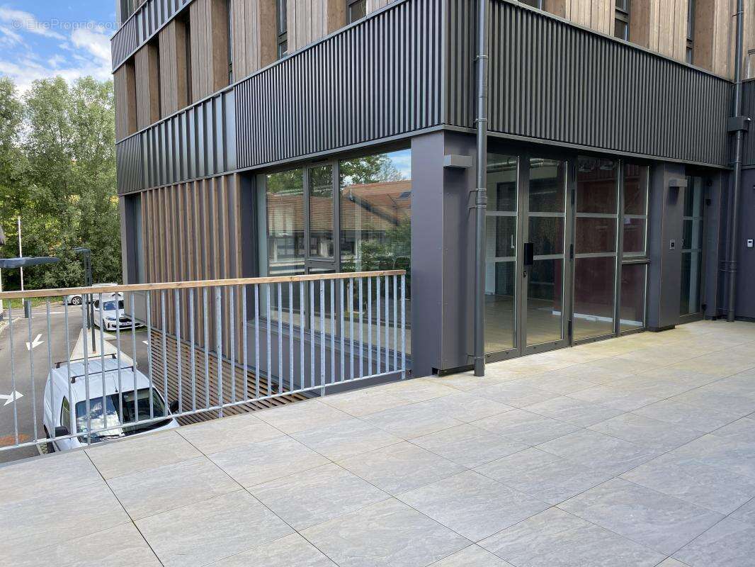 Commerce à ALLONZIER-LA-CAILLE