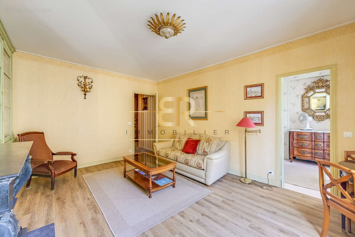 Appartement à PARIS-2E