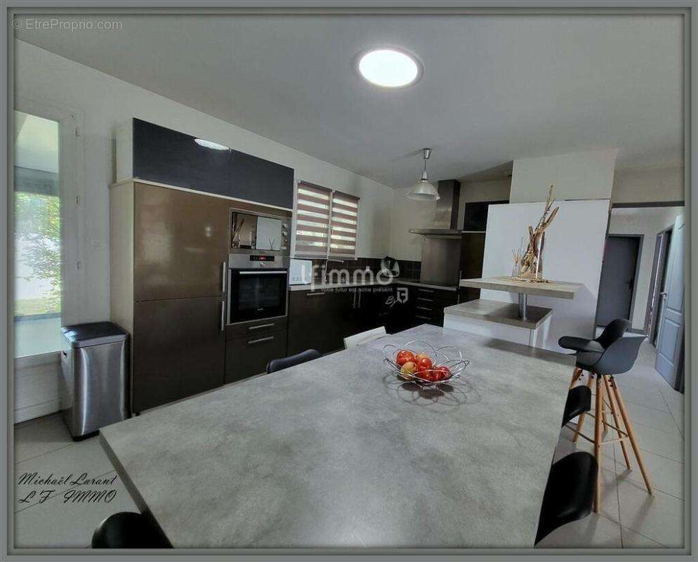 Maison à AMBARES-ET-LAGRAVE