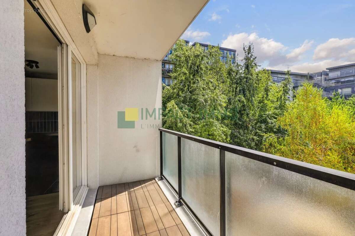 A vendre 3 pieces balcons cave (parking en sus.) en parfait etat - photo 2