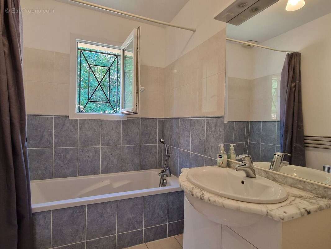 Maison de plain pied, piscine et terrain de 2771m2 - photo 11
