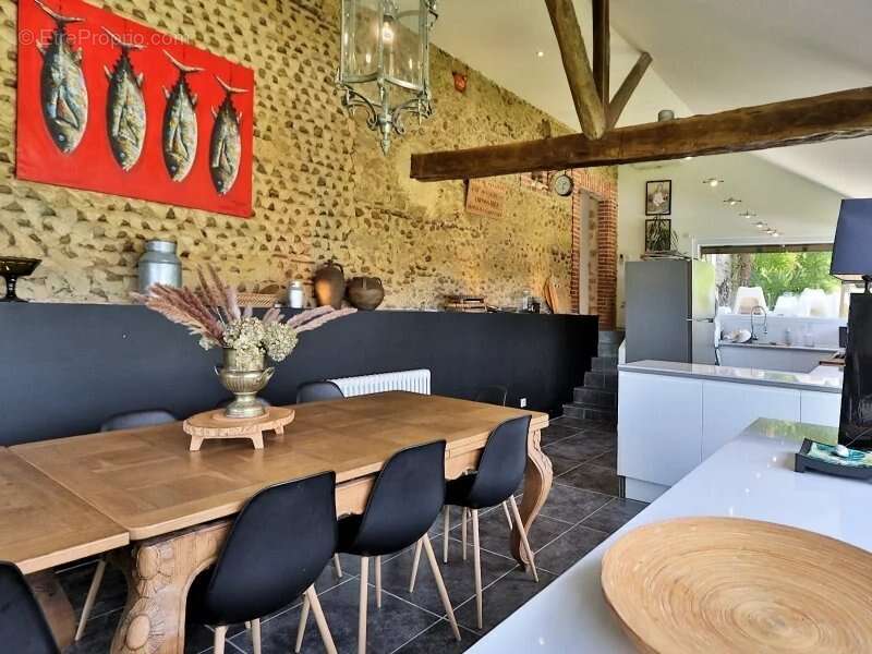 Ancienne ferme avec 6 chambre en très bonne état sur plus d'un hectare - photo 6