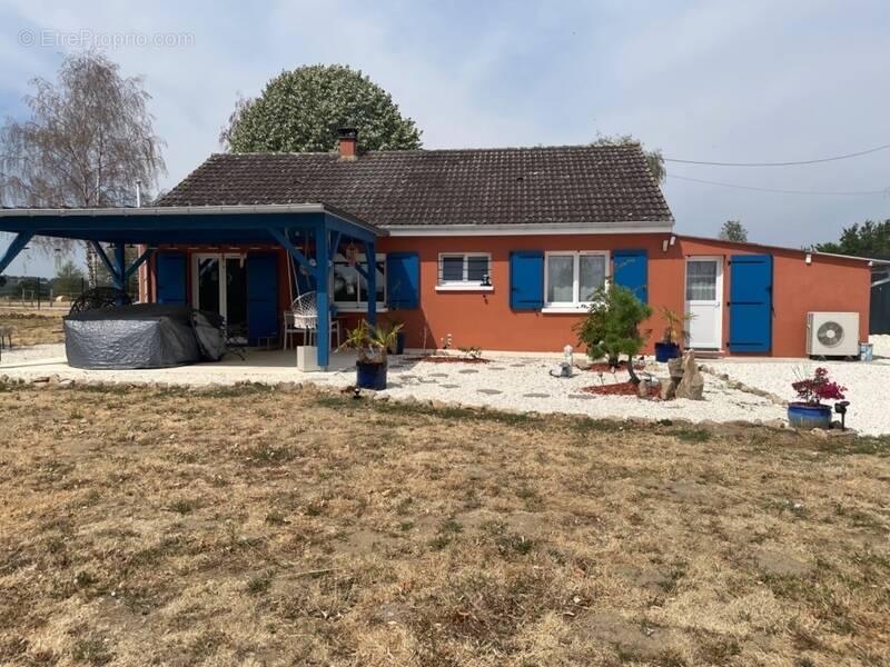 Maison à LA CELLE-DUNOISE