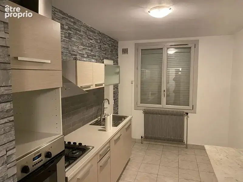 Appartement 93 m² à Saint-Etienne  - photo 4