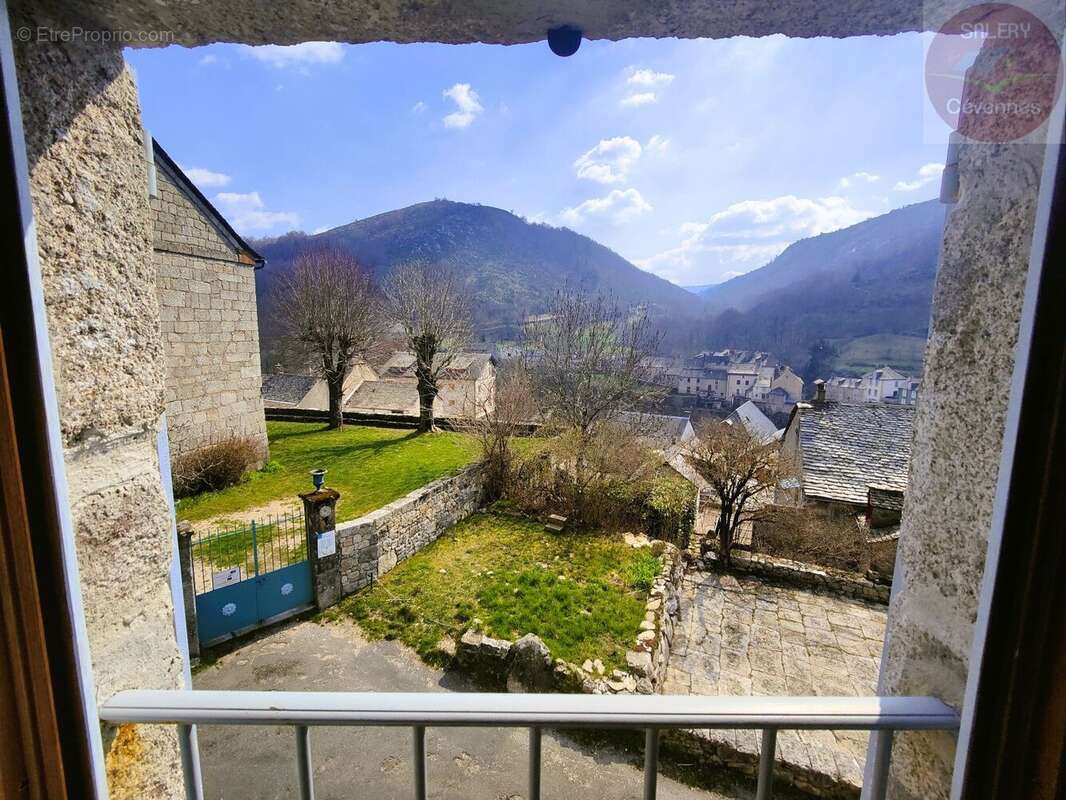Maison à LE PONT-DE-MONTVERT