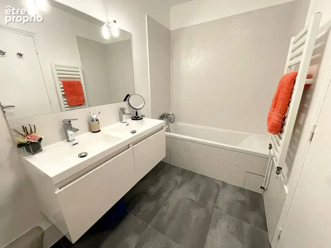 Appartement + cave + parkings (en option) + studette (en option). - photo 8