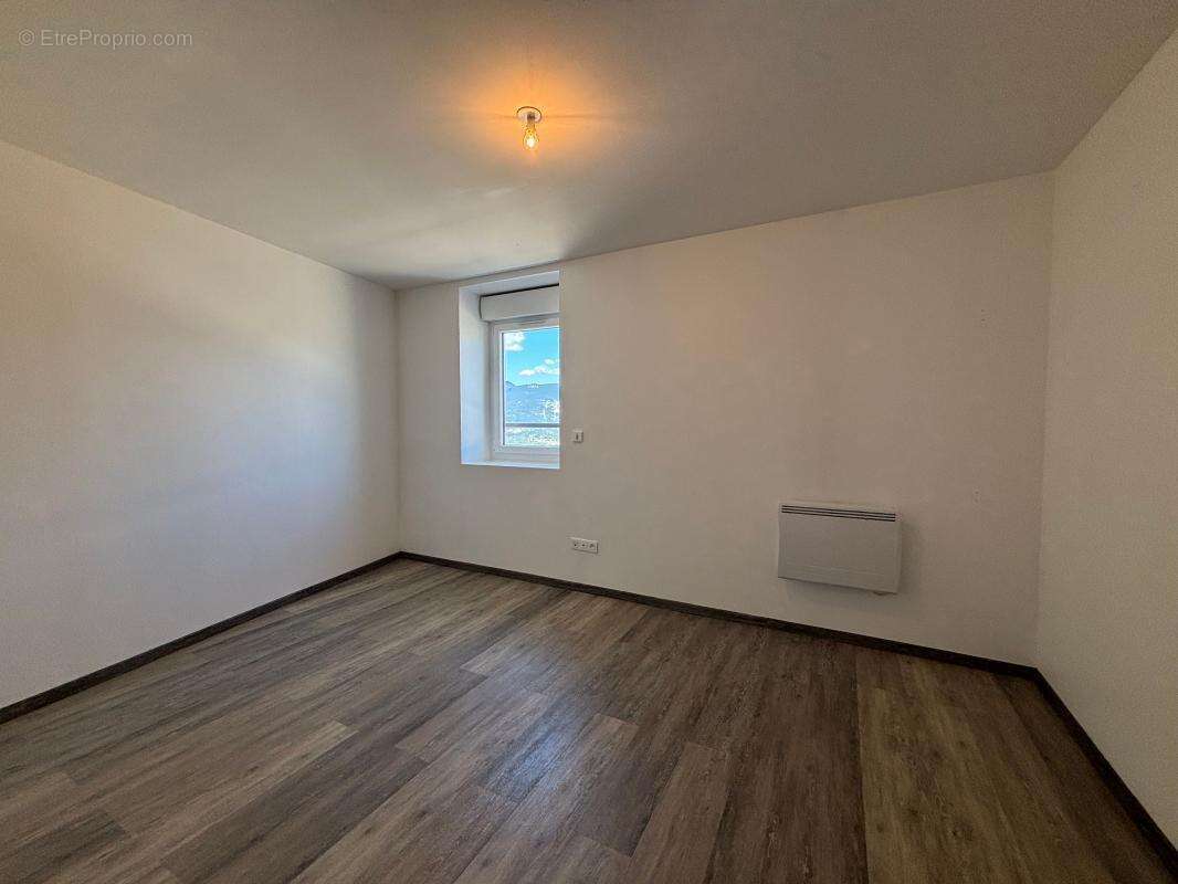 Appartement à MIRIBEL-LES-ECHELLES