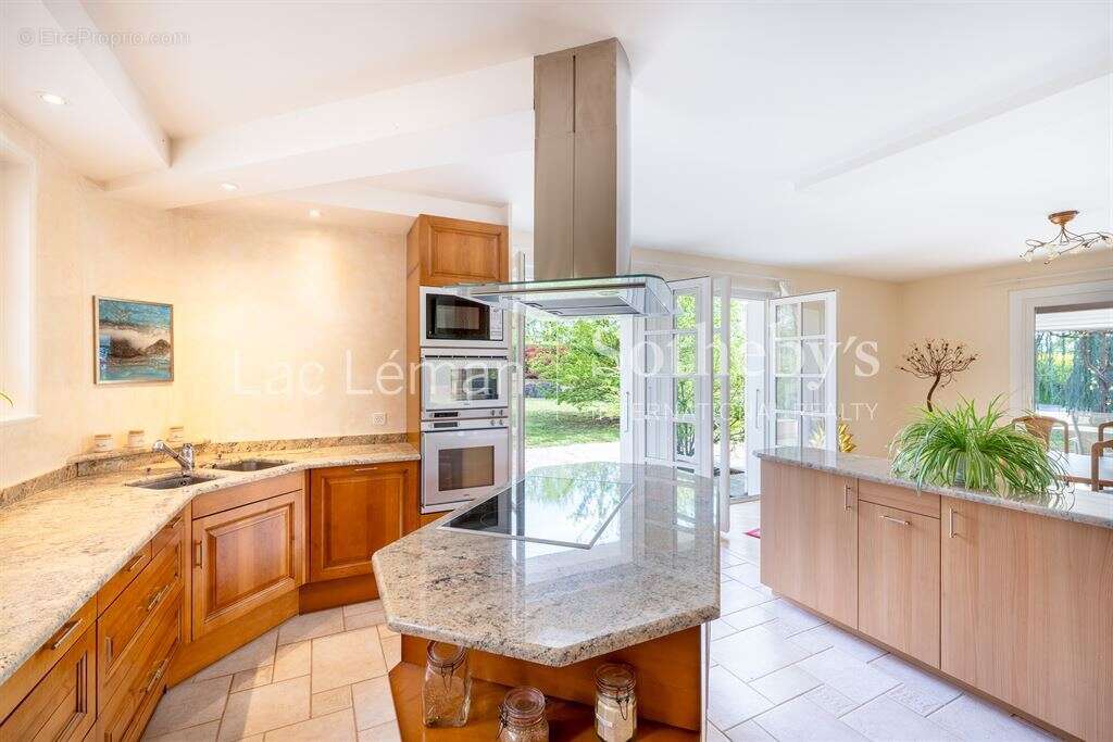 Maison à CHENS-SUR-LEMAN