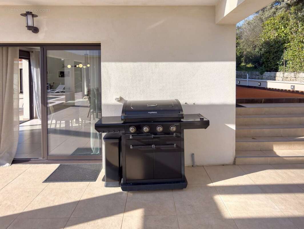 Maison à CHATEAUNEUF-GRASSE