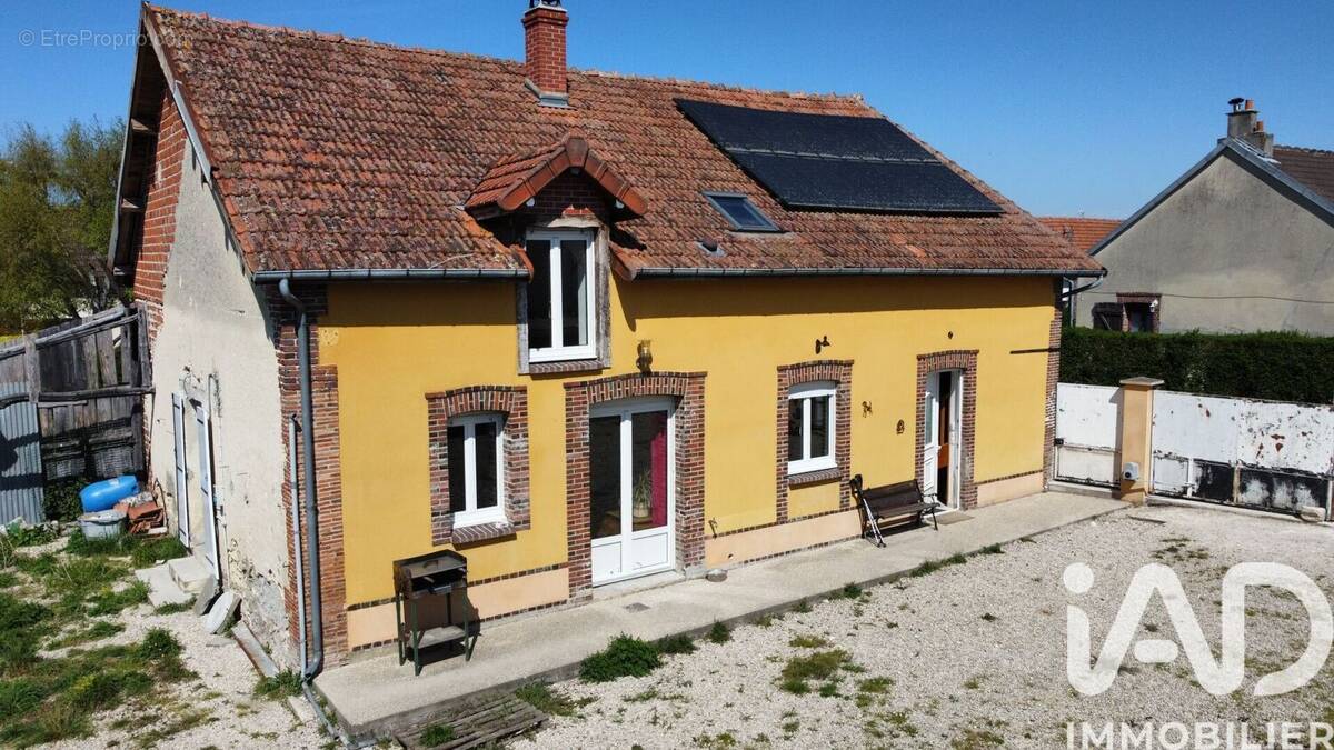 Photo 1 - Maison à COURCEMAIN