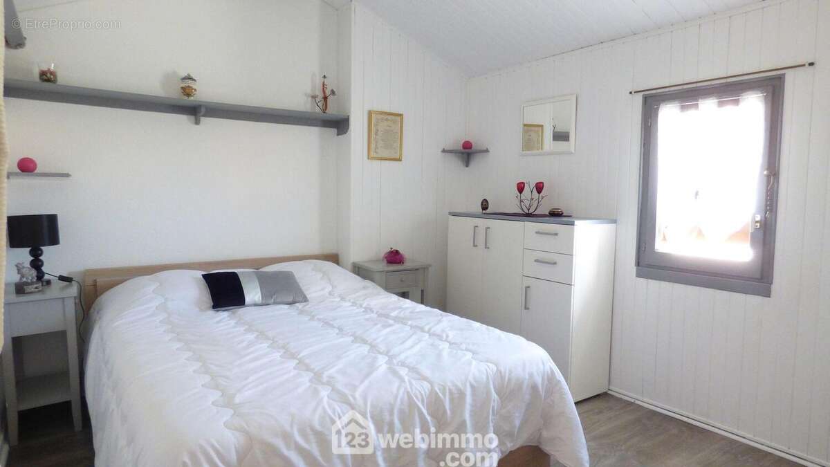 Chambre à l'étage. - Maison à SAINT-VINCENT-SUR-JARD
