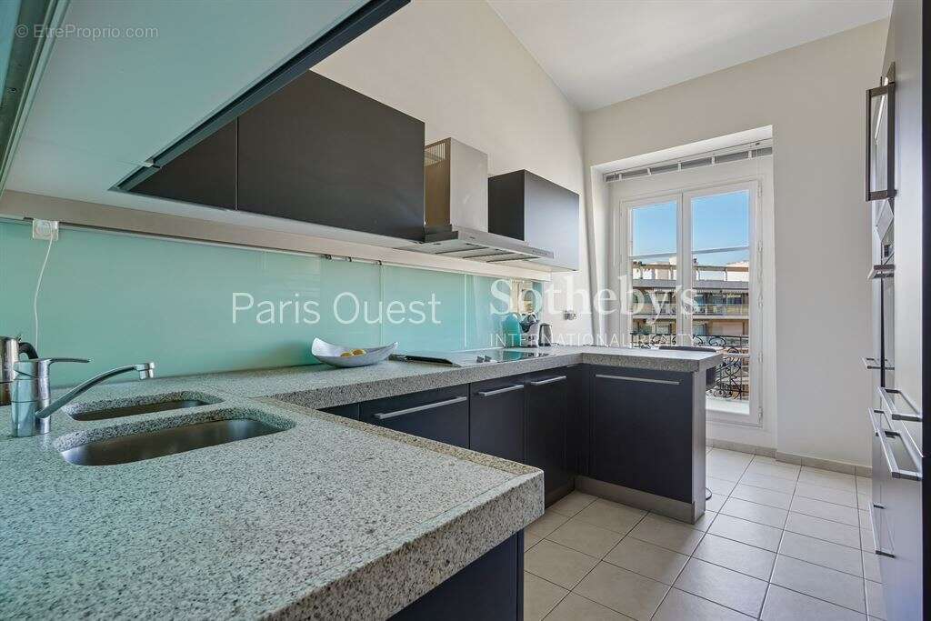 Appartement à NEUILLY-SUR-SEINE