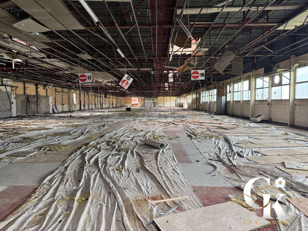 Commerce à SAINT-ETIENNE-DE-CROSSEY