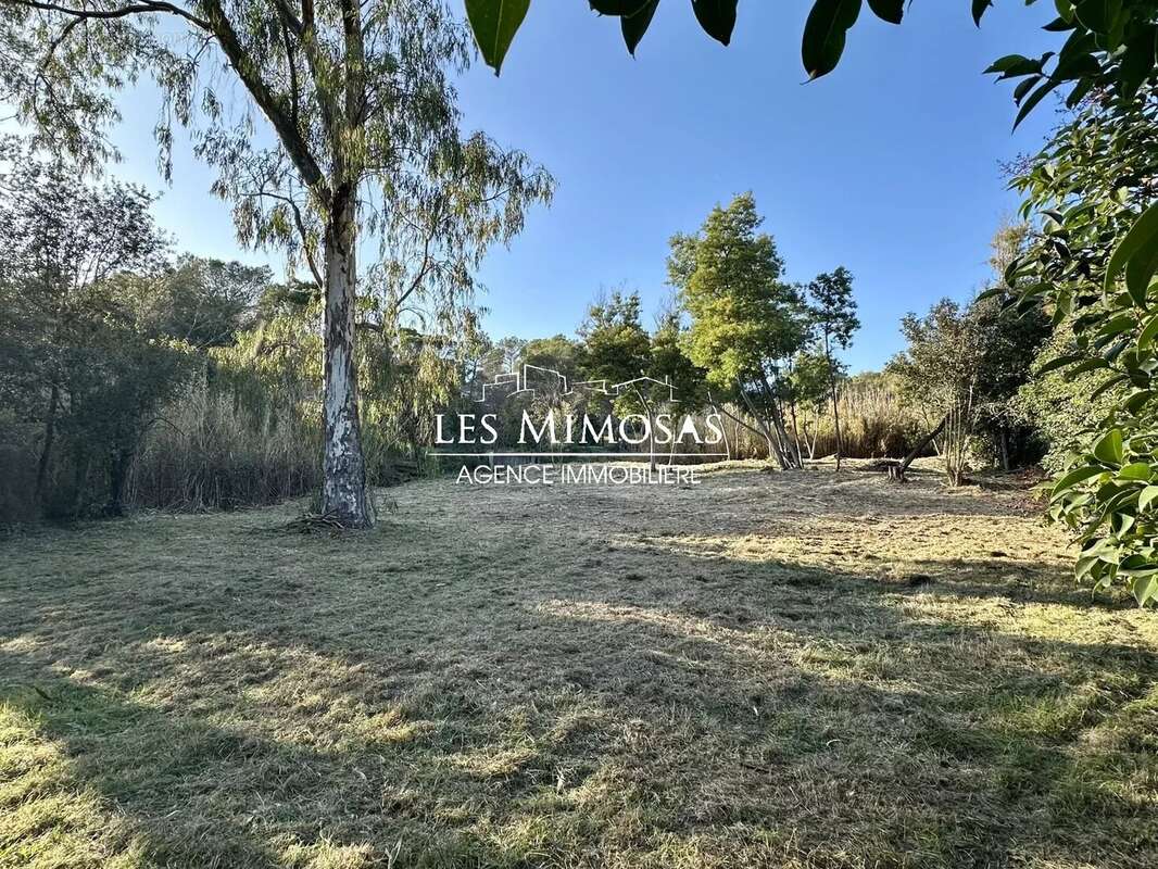 Terrain à FREJUS