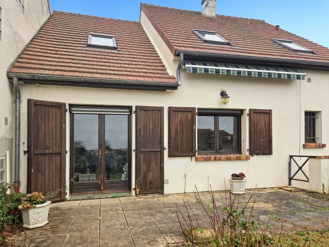 Maison à VERRIERES-LE-BUISSON