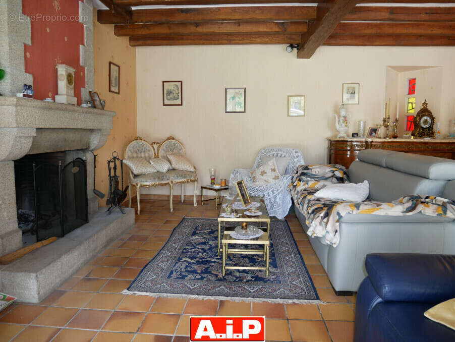 Maison à MONCOUTANT