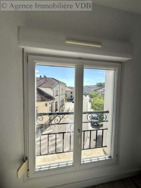 Appartement F3 récent 2ème étage - Parking privatif sécurisé - Lay-Saint-Christophe - photo 10