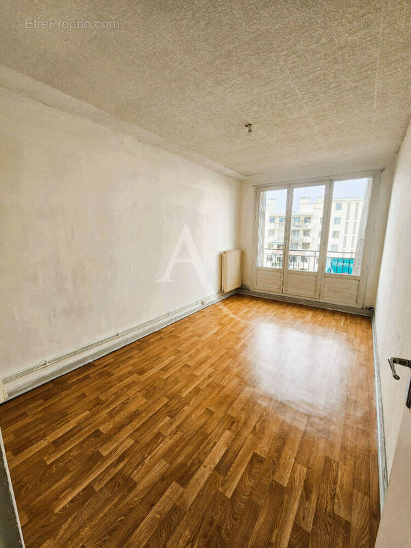 Appartement à FRESNES