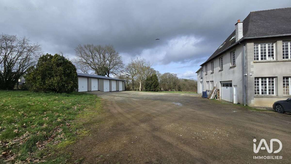 Commerce 950 m² à Saint-Aubin-Du-Cormier  - photo 5