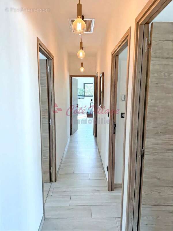 Superbe maison de plain-pied avec vue dégagée , piscine et garage - photo 15