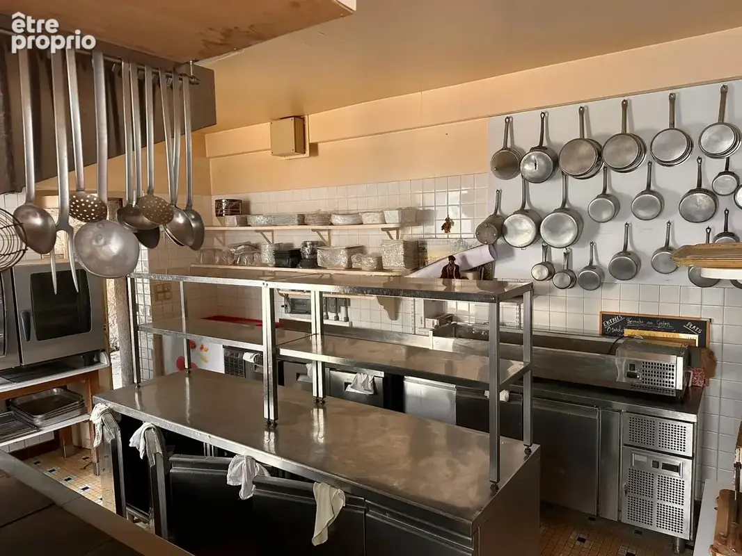 Ensemble immobillier comprenant ancien restaurant ( licence iv ), 7 chambres studio a louer - photo 7
