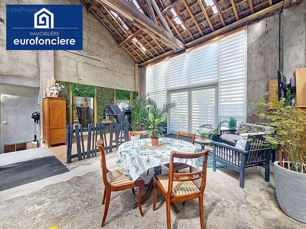 Maison à LA CHAPELLE-SAINT-LUC