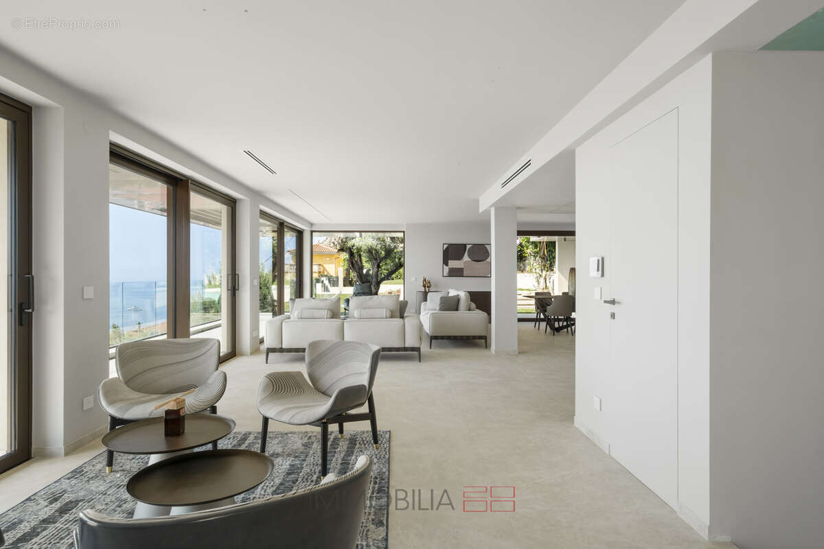 Villa contemporaine rénovée avec vue mer spectaculaire   Secteur Golfe Bleu, à deux pas de Monaco - photo 4