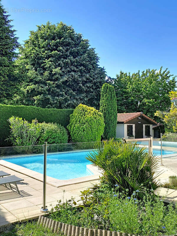 Genas maison 143m² +garage Dble+piscine+ Terrrain 857m² - photo 5