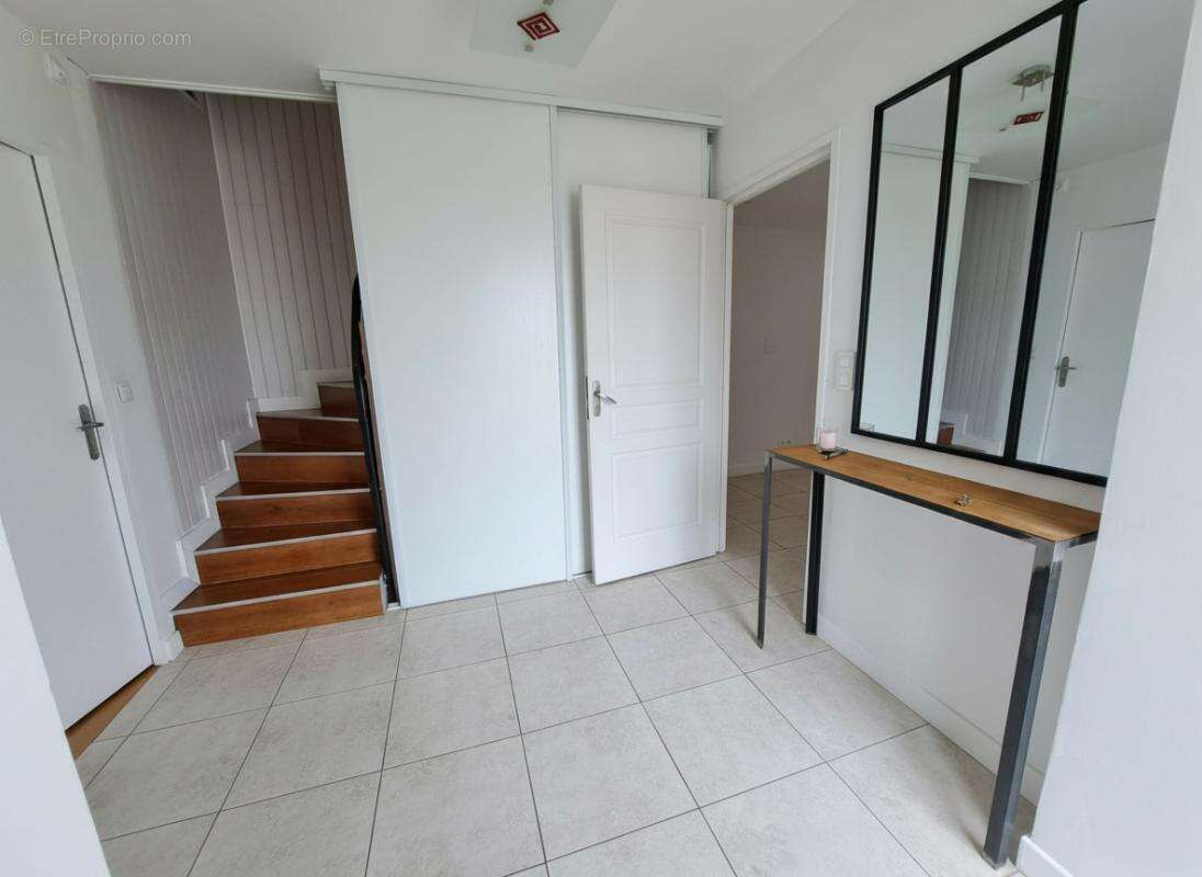 Maison familiale lumineuse avec jardin et garage -  Angers Saint-Léonard ? 192 m² - photo 2