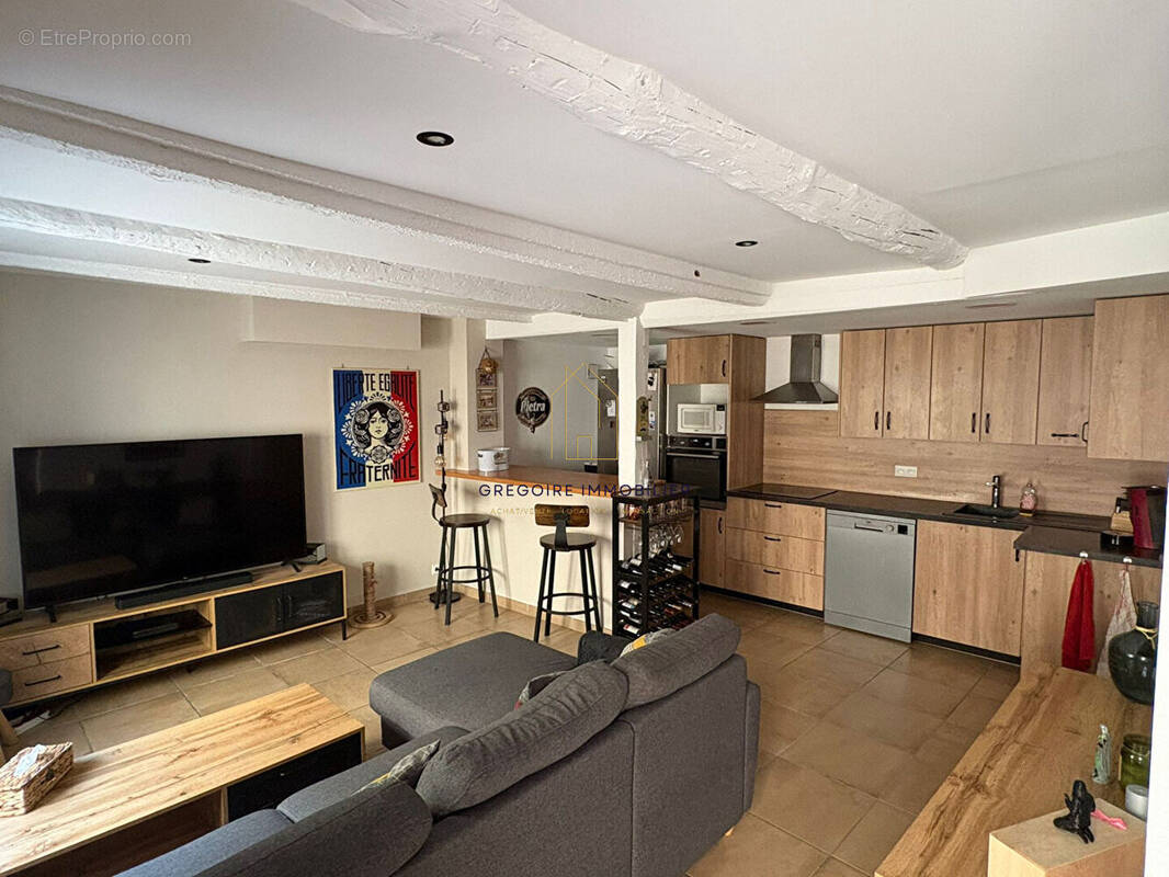 Maison à LA TOUR-D&#039;AIGUES