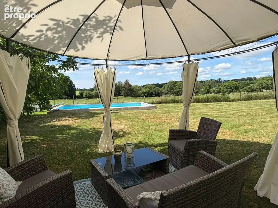 CREUSE - Conversion de grange exceptionnelle, rénovée avec des prestations haut de gamme, avec piscine et deux granges. - photo 2