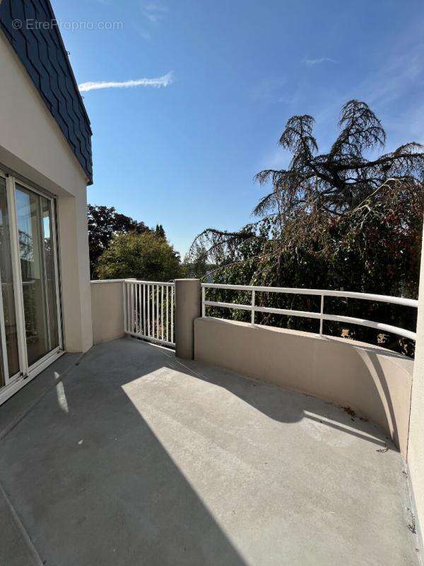 Angers - T5 en duplex avec terrasse et parking - photo 4
