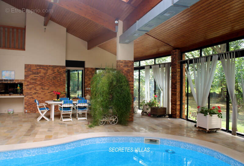 Maison à FARGUES-SAINT-HILAIRE