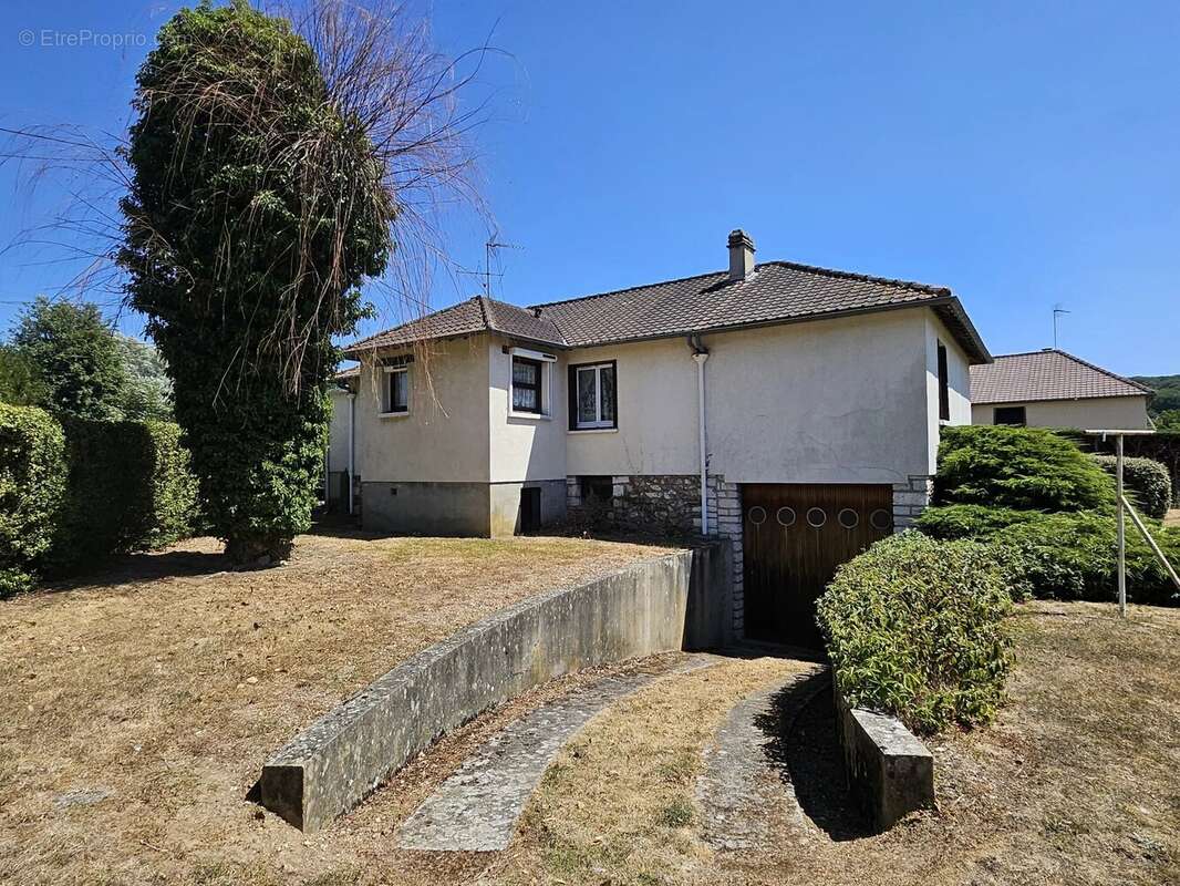 Gravigny Centre – Maison sur sous-sol avec 2 garages, dont un pour camping-car, sur terrain de 1 401 m² - photo 12