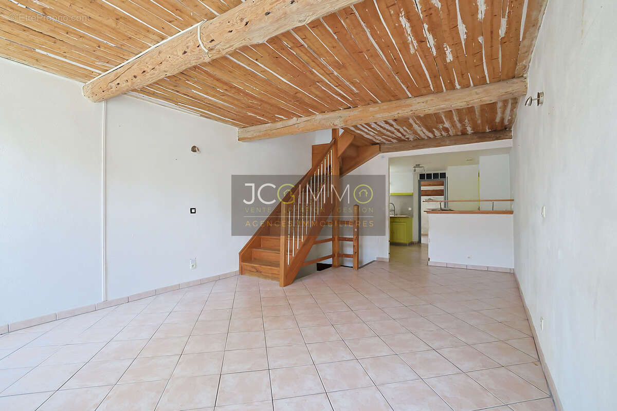 Maison de village 130m2 (T4 + Garage) - photo 2