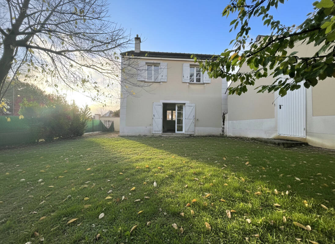 Maison à MAGNY-LE-HONGRE