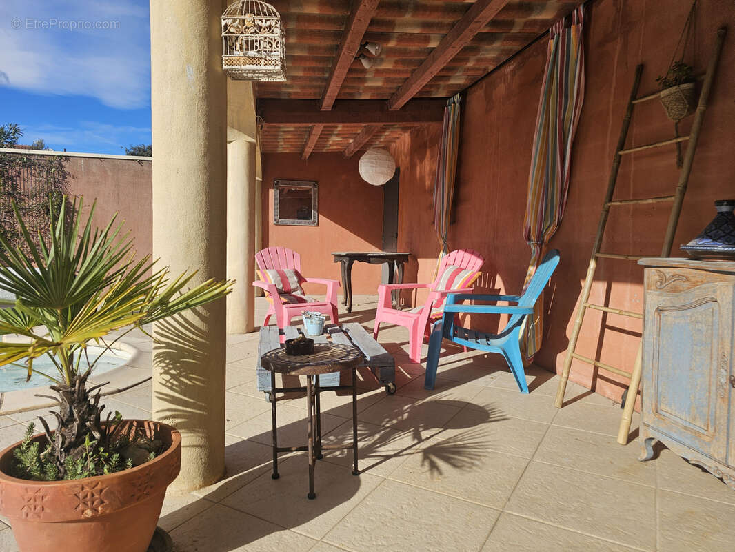 Maison à SAINT-BRES