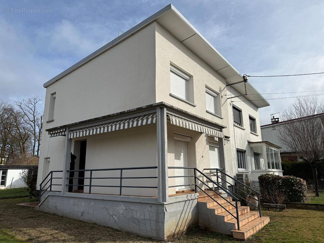Maison à YZEURE