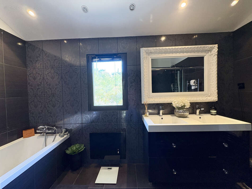 Maison à LA CADIERE-D'AZUR